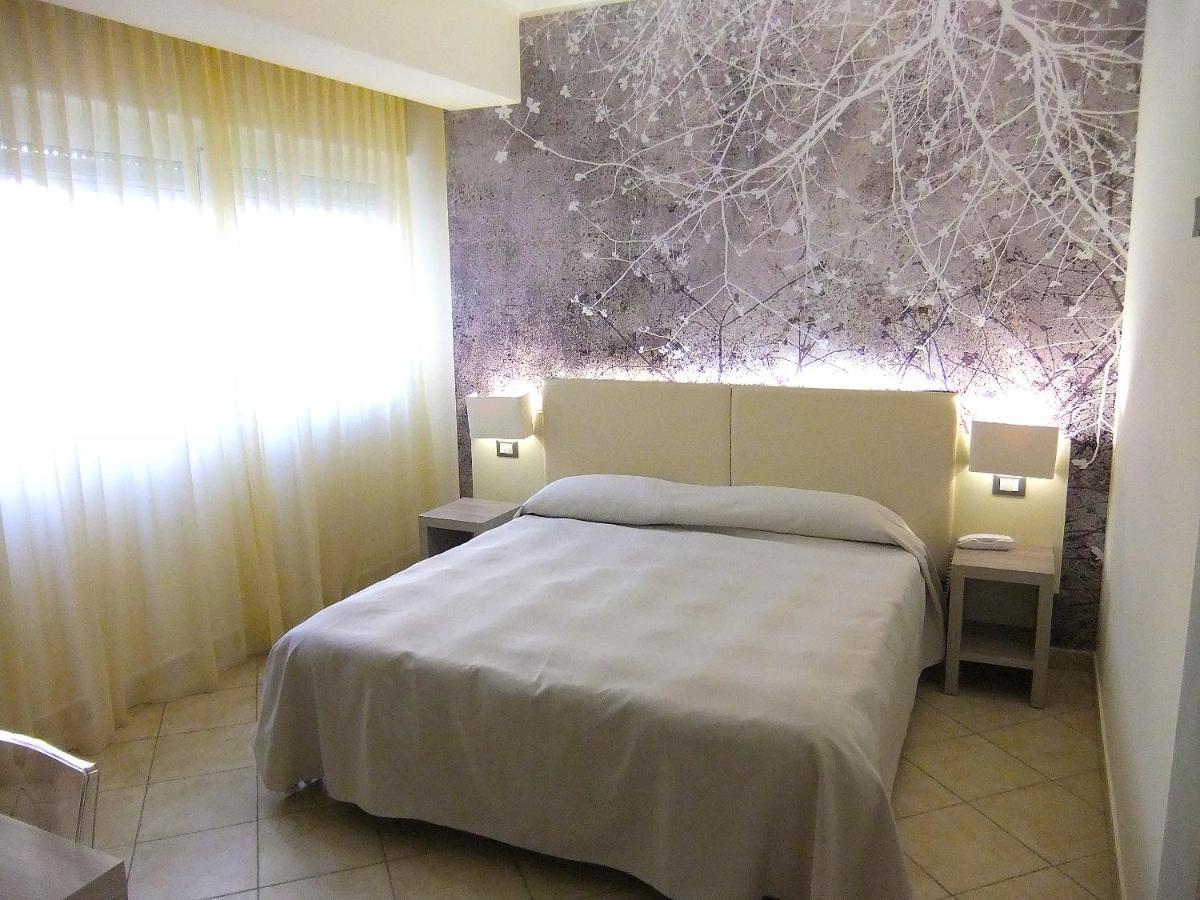 Hotel Kaly Ventimiglia Buitenkant foto