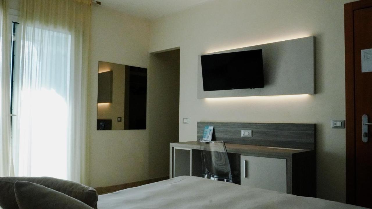 Hotel Kaly Ventimiglia Buitenkant foto