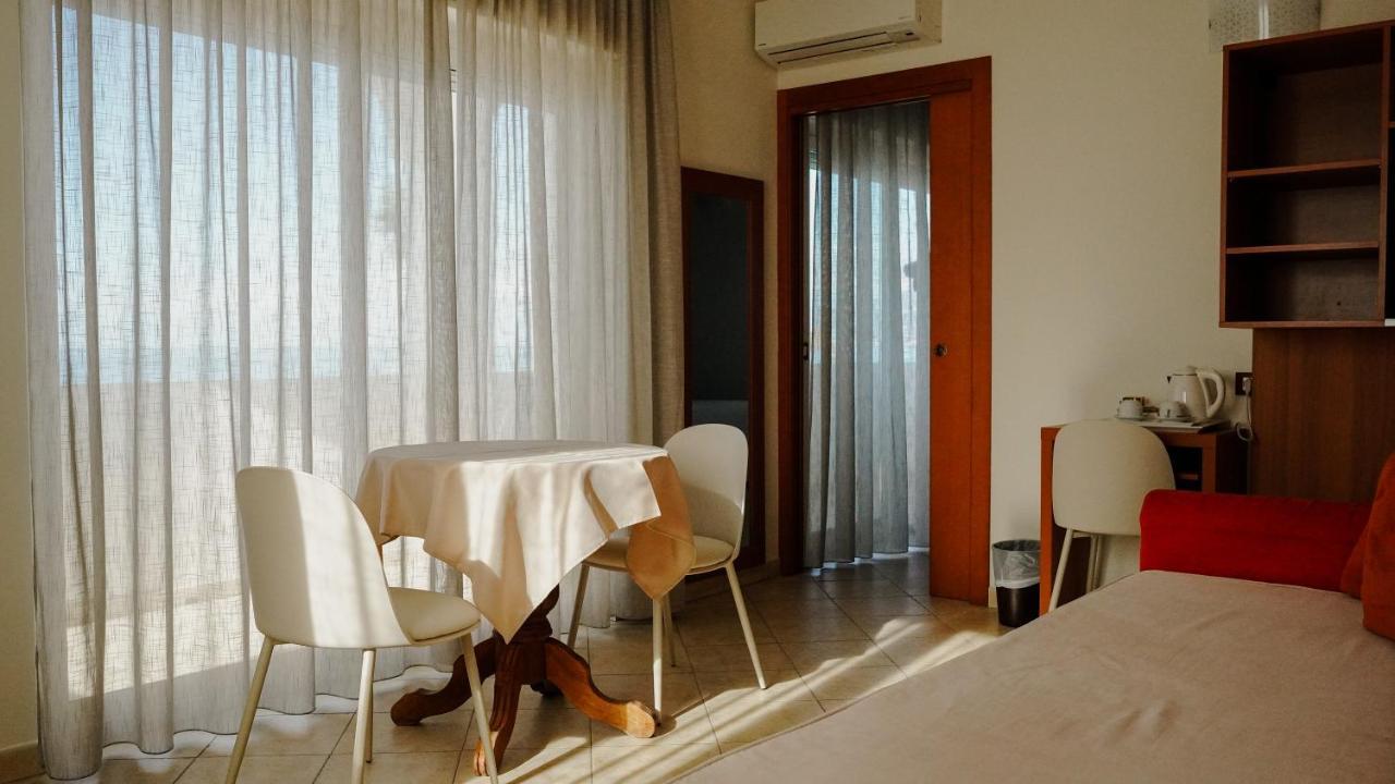 Hotel Kaly Ventimiglia Buitenkant foto