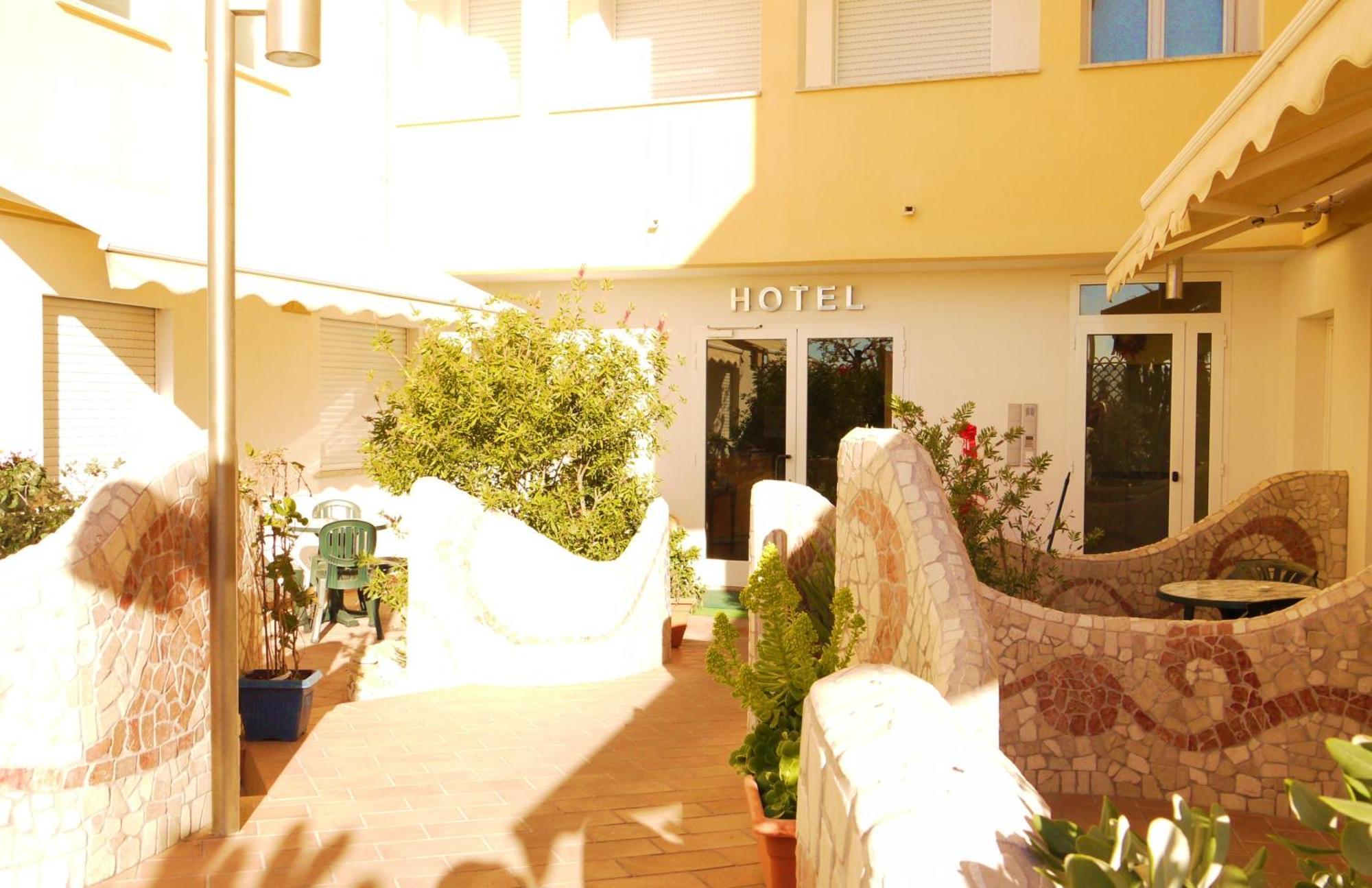 Hotel Kaly Ventimiglia Buitenkant foto