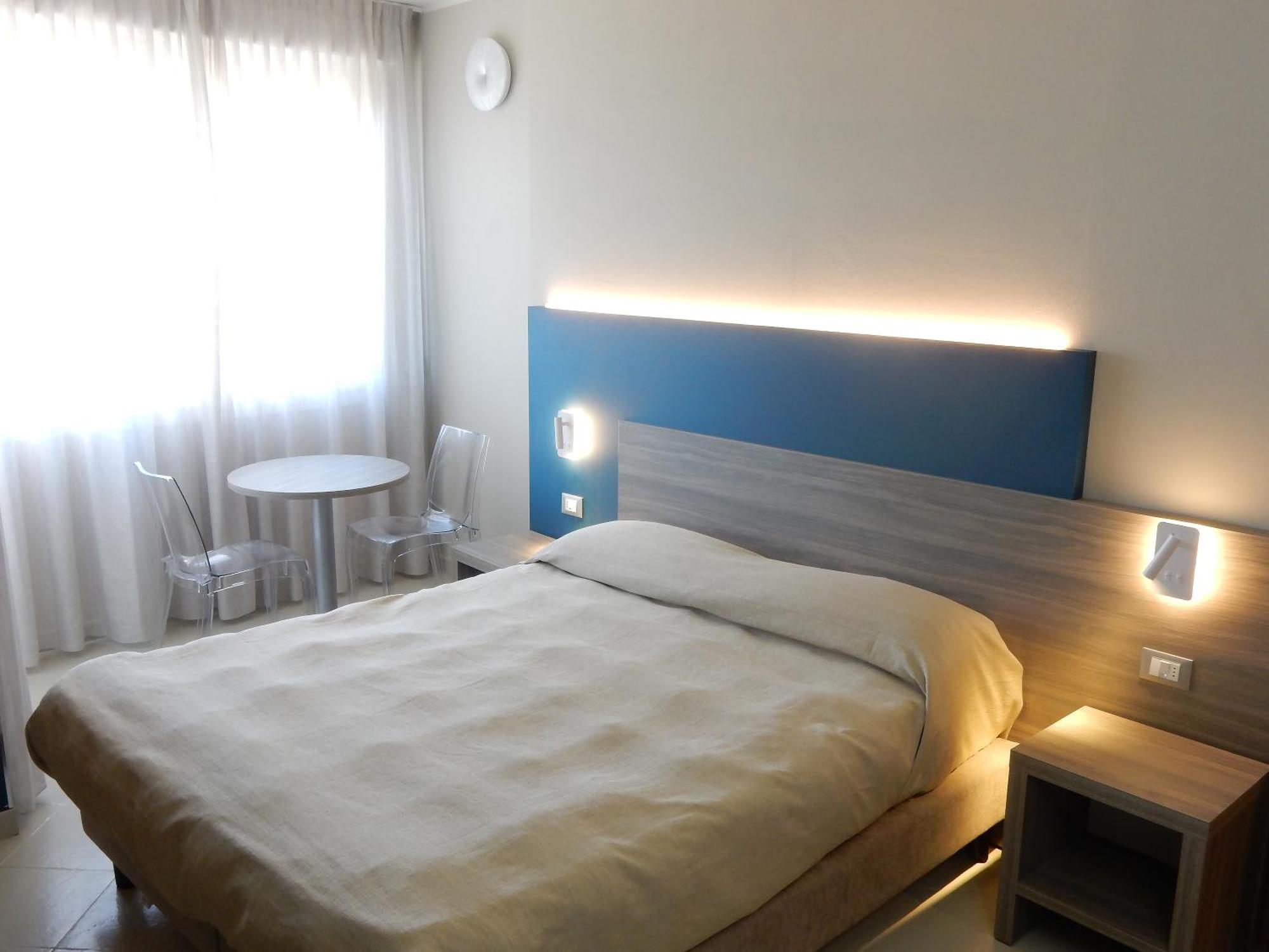 Hotel Kaly Ventimiglia Buitenkant foto