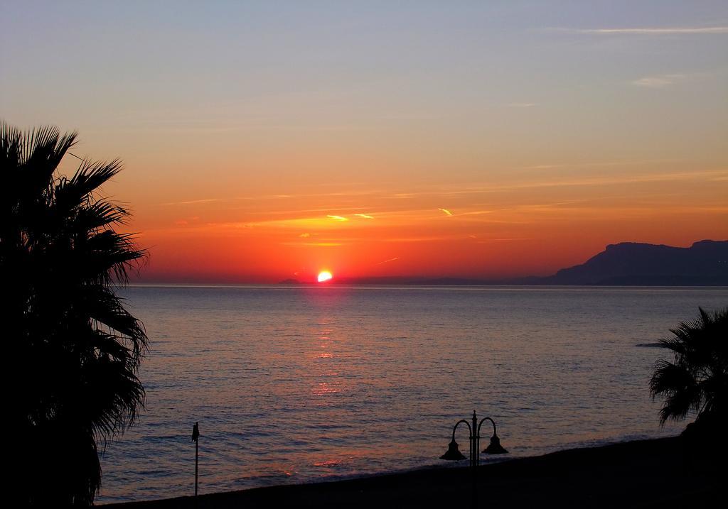 Hotel Kaly Ventimiglia Buitenkant foto